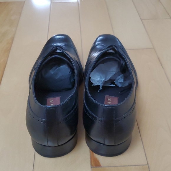 Mezlan Wing Tip Dress Shoes - Size 10 - Picture 4 of 7